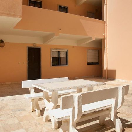 Sao Bernardino Beach House Atouguia Da Baleia Bagian luar foto